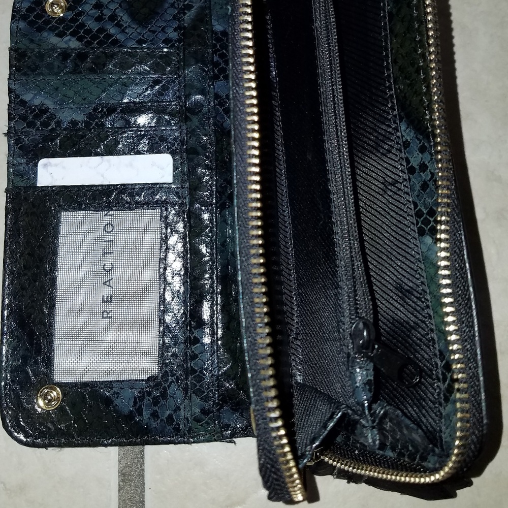 KENNETH COLE REACTION Wallet - Picture 6 of 8